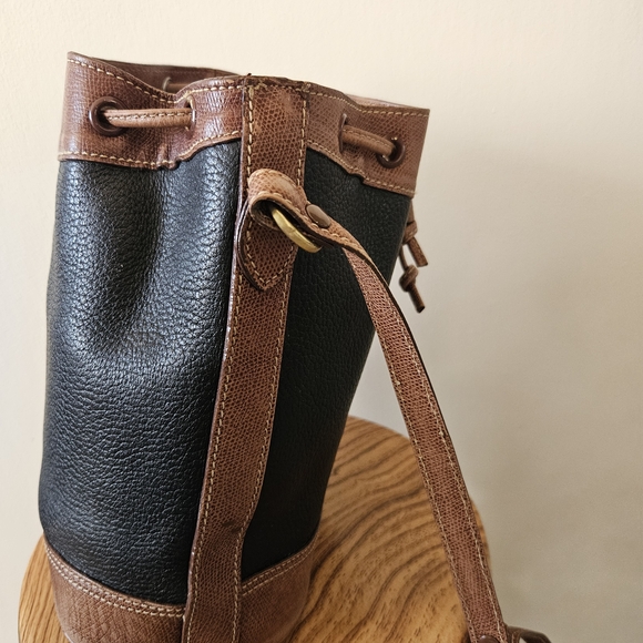 Liz Claiborne Vintage Black and Tan Shoulder Bucket Bag - Picture 4 of 11